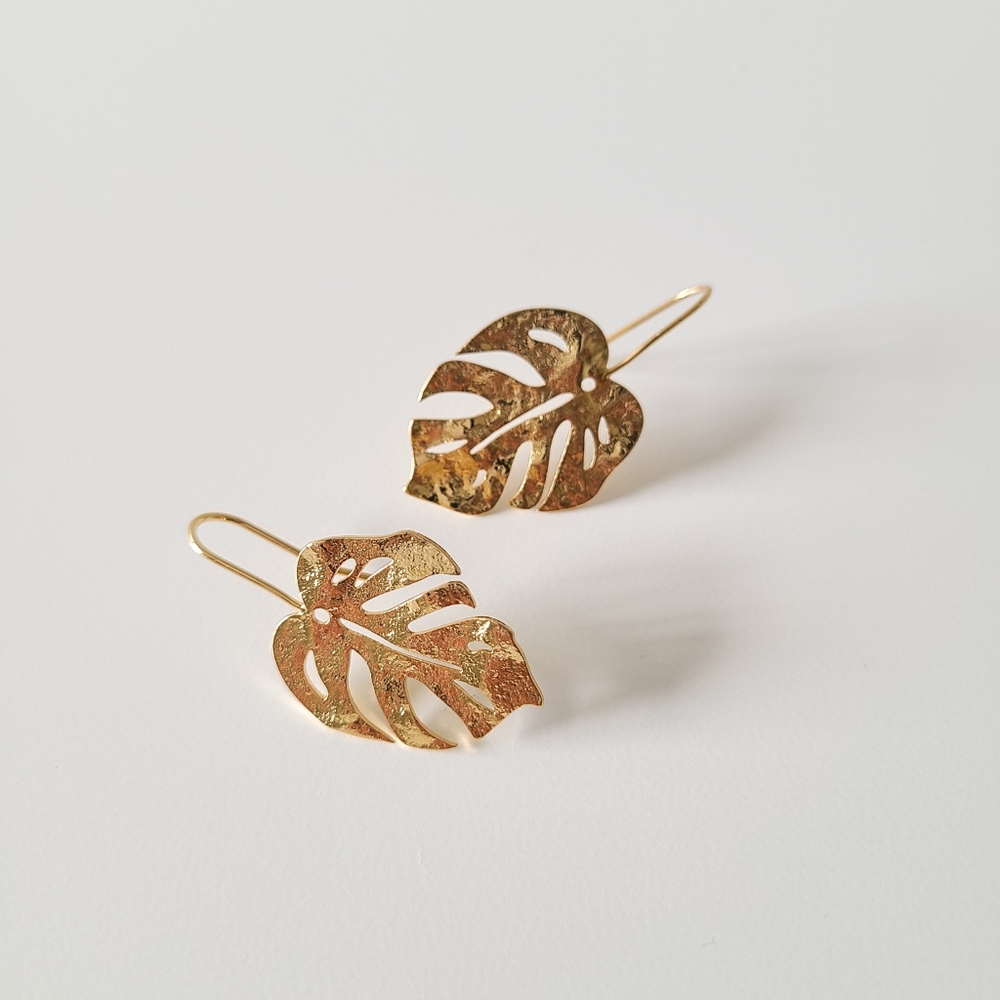 Monstera leaf earrings